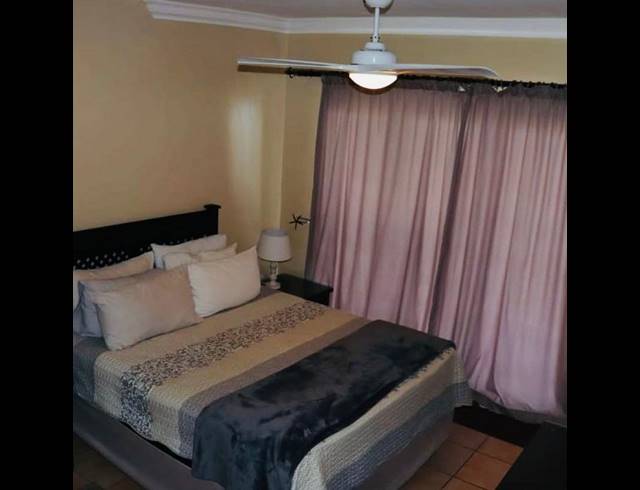 2 BEDROOM APARTMENT FOR SALE IN LAWRENCE ROCKS